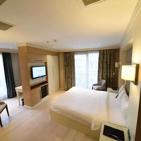 Le Mirage Hotel