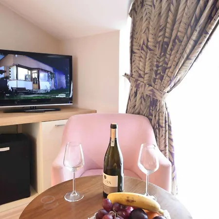 Le Mirage 4*