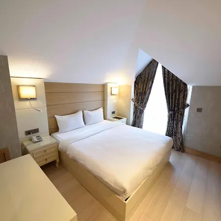 Le Mirage 4*