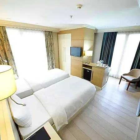 Le Mirage 4*