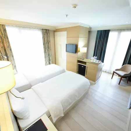 Le Mirage 4*