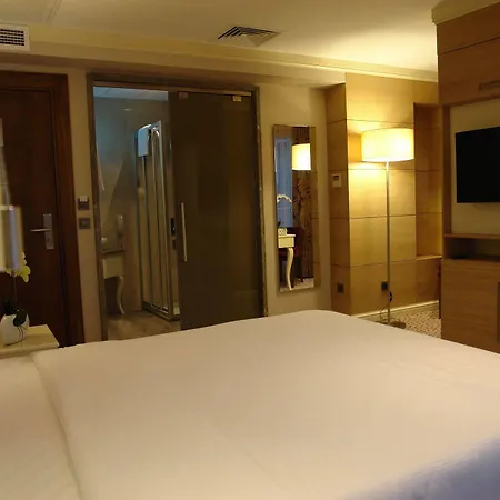 Le Mirage Hotel