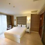 Le Mirage 4*