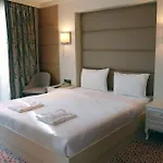 Le Mirage 4*