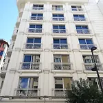 Le Mirage 4*